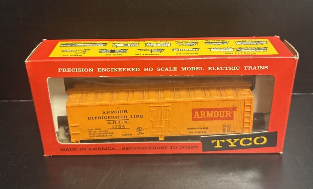 Tyco T329C Armour Refrigerator Car HO Scale Vintage Reefer Train Car Orange USA
